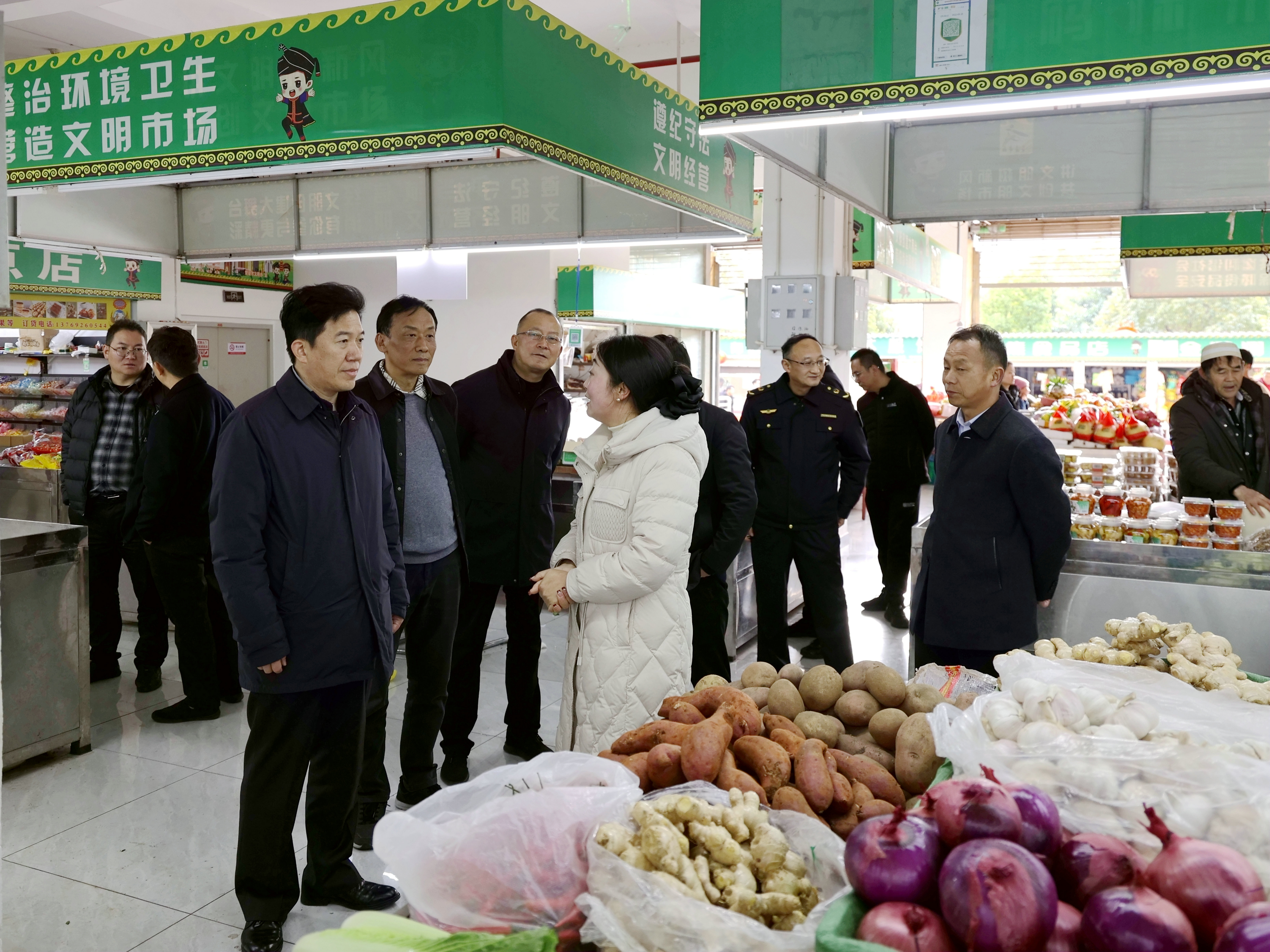 副州长王秀江检查春节前市场保供、食品药品及特种设备安全等工作